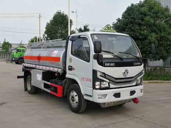 楚胜牌CSC5075GYY6A型运油车