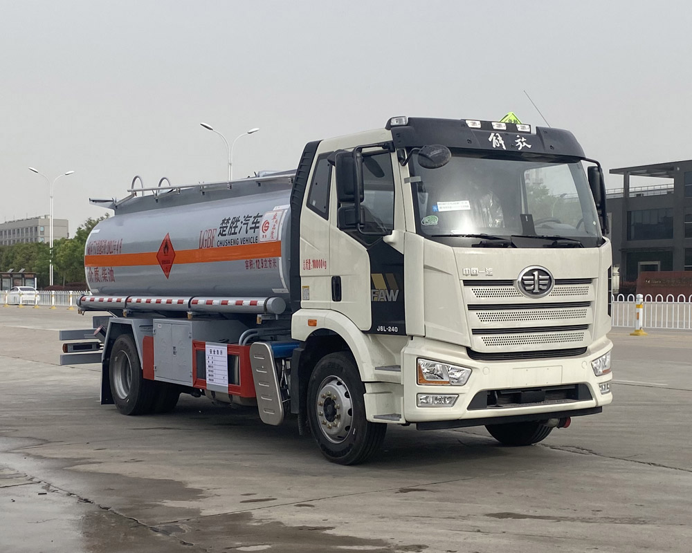 楚胜牌CSC5180GYYC6A型运油车